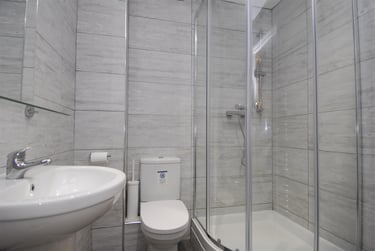 2 bed flat, Belgrave Lane, Mutley, Plymouth, PL47DA - Image 3